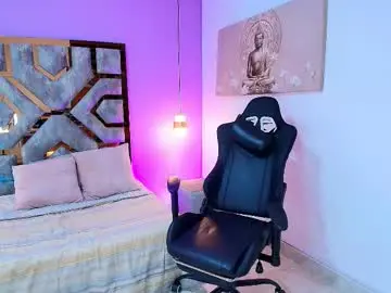 Chaturbate Live Sex Cam of zamira_taylor