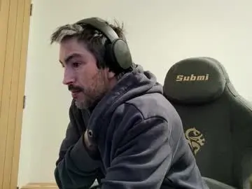 Chaturbate Live Sex Cam of britishozzy