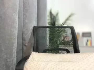 Chaturbate Best live sex cam show of lesi_trisha