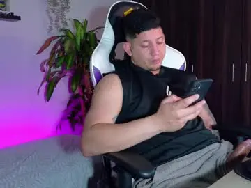 Chaturbate Live Sex Cam of _robertobaggio