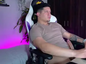 Chaturbate Free Live Porn of _robertobaggio