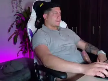 Chaturbate Watch Live Sex Cams of _robertobaggio