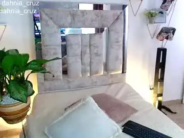 Chaturbate Live Sex Cam of dahnia_cruz