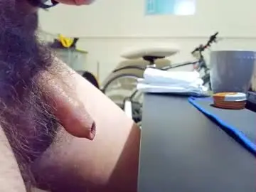 Chaturbate Free Porn Cam of smallhairyuncut