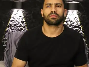 Chaturbate Sex Cam of leo_diaz01