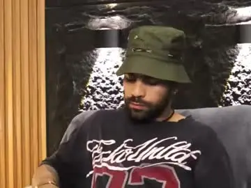 Chaturbate Free Porn Cam of leo_diaz01