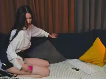 Chaturbate Watch Live Sex Cams of lessyluiz