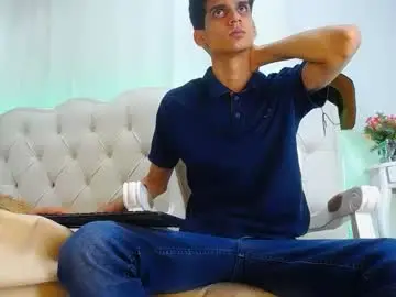 Chaturbate Live Sex Cam of andrew_fucker_