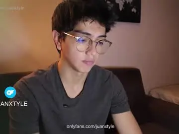 Chaturbate Live Sex Cam of juancamroom