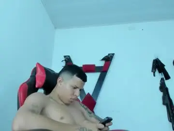 Chaturbate Free Porn Cam of steven19_latinboy
