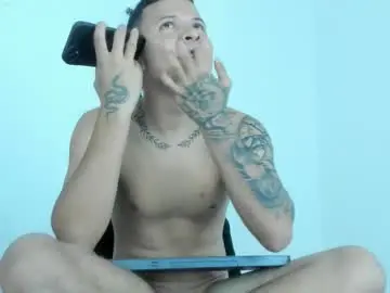 Chaturbate Live Sex Cam of steven19_latinboy