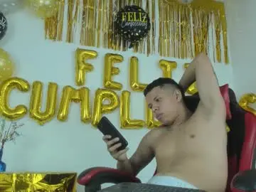 Chaturbate Live Sex of steven19_latinboy