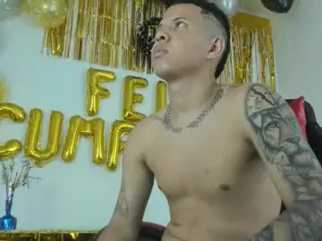 Chaturbate Nude Webcam of steven19_latinboy