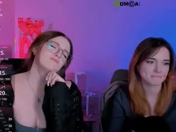 liana_kisses from chaturbate