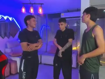 Chaturbate Free Porn Cam of houseofwarrios