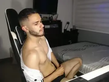 Chaturbate Free Live Porn of massimo_jiovano