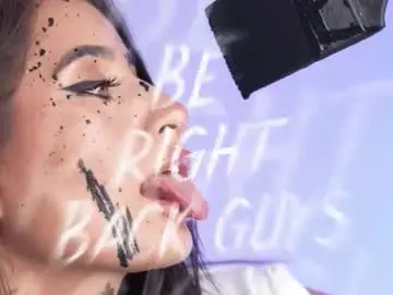 Chaturbate Live Sex Cam of mia_slutty_