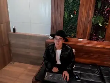 Chaturbate Adult Video Chat of andyjoy_