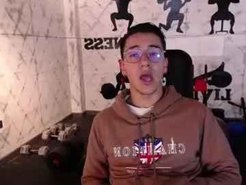 Chaturbate Live Sex Cam of andyjoy_