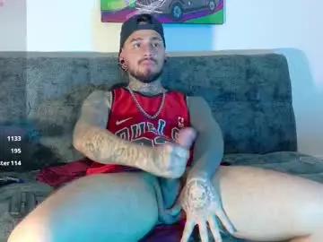 Chaturbate Best live sex cam show of julian_tattoo
