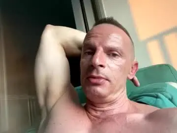 Chaturbate Live Sex Cam of bigmuscles24