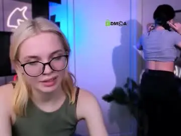 Chaturbate Live Sex Cam of flora_nyx