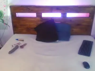 Chaturbate Watch Live Sex Cams of yeseniaa25_