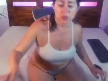 Chaturbate Best live sex cam show of yeseniaa25_