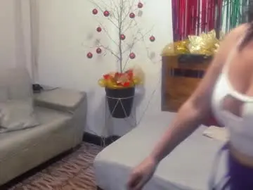 Chaturbate Nude Webcam of yeseniaa25_