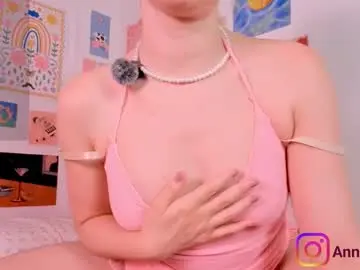 Chaturbate Live Sex Cam of annietinky