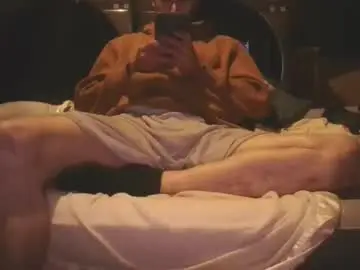 chrisqsqs2 from chaturbate