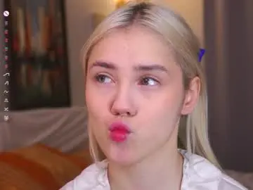 Chaturbate Live Sex Cam of blue_bow