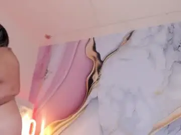 Chaturbate Nude Webcam of lucy_milf_474