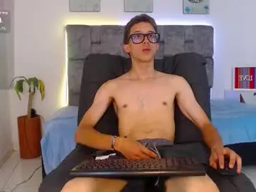 Chaturbate Live Sex of skinny_bigcock20