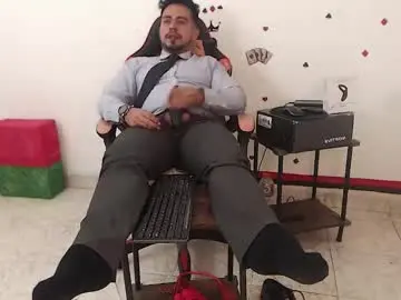 Chaturbate Live Sex Cam of kalethbigdick88