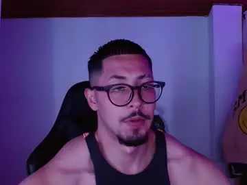 Chaturbate Live Sex Cam of muscle_cock32