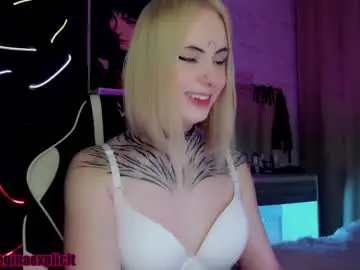 Chaturbate Live Sex of snake_bites