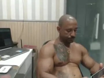 Chaturbate Live Sex Cam of hebertgomes