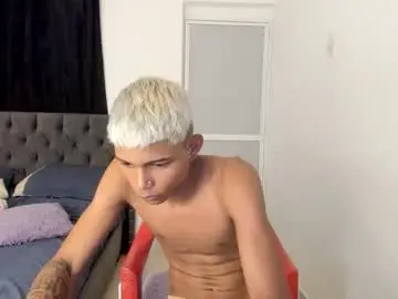 Chaturbate Live Sex Cam of kings_latins