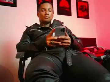 Chaturbate Best Webcam of leonnardojaramillo