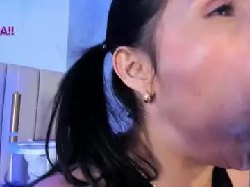 Chaturbate Adult Video Chat of miaa_monrroee_