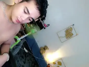 Chaturbate Live Sex Cam of urpinoy_cummer