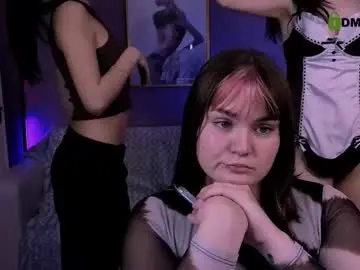 Chaturbate Live Sex Cam of ariana_ross7