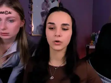 Chaturbate Live Sex Cam of ariana_ross7