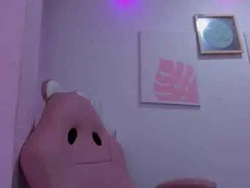 Chaturbate Live Sex Cam of evelin_shy