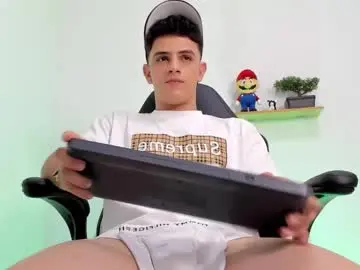 Chaturbate Live Sex Cam of mikecooper_