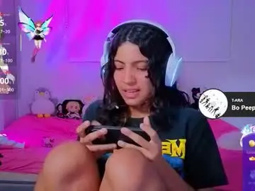 Chaturbate Live Sex of helia_n_amy