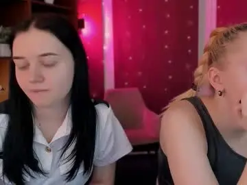 Chaturbate Live Sex Cam of mila_glow