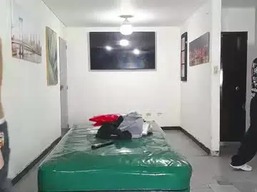 Chaturbate Adult Video Chat of benz_boys