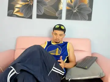 Chaturbate Live Sex Cam of max_jowel